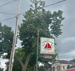 9. Lunch Stop